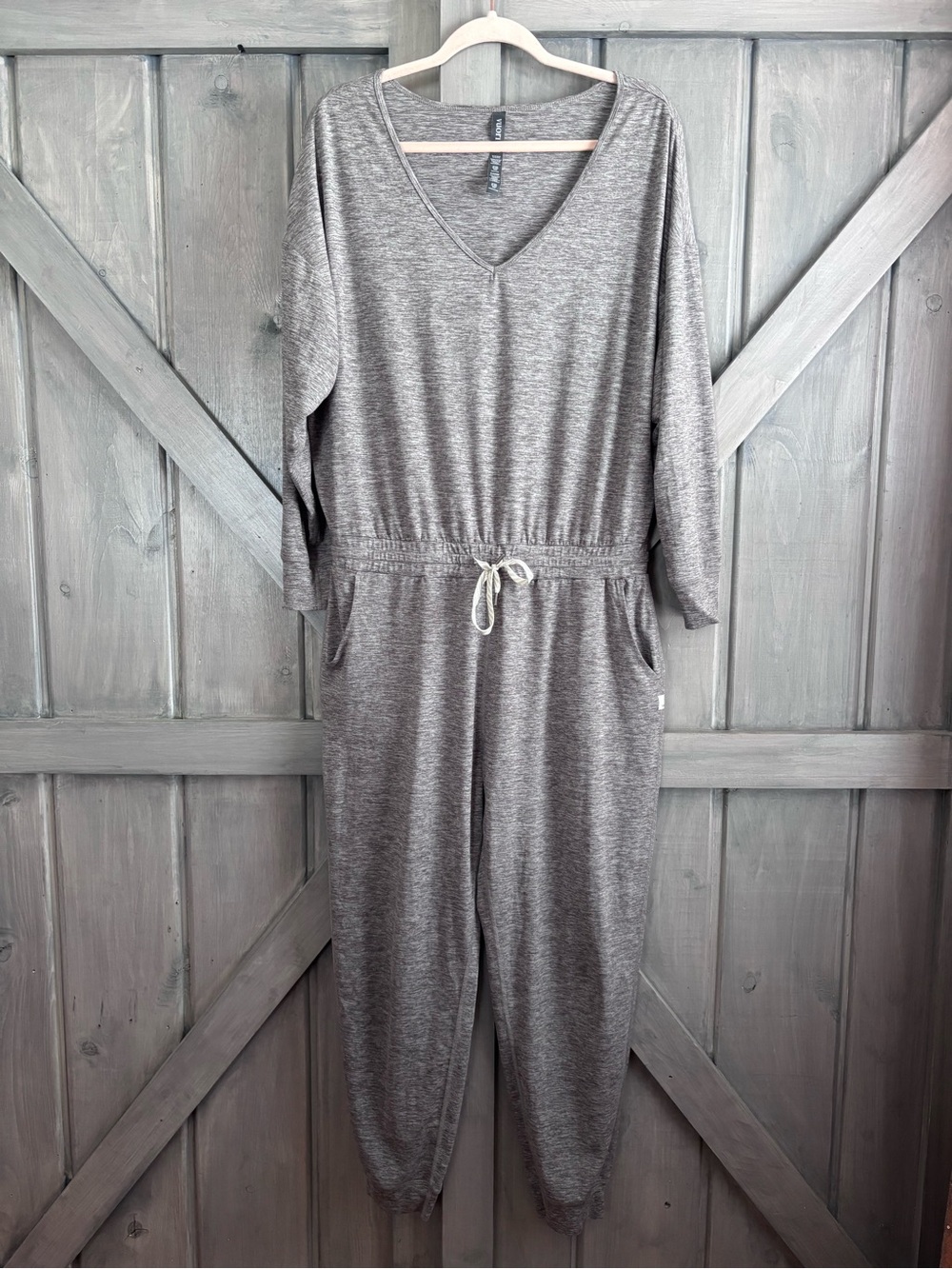 Vuori Longsleeve Lux Jumpsuit in Clay Heather Size L UPF 30+ - Picture 2 of 11
